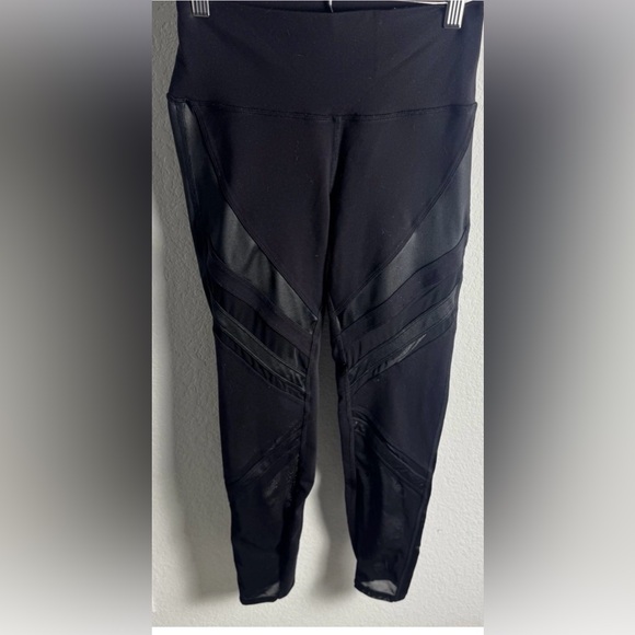 ALO Yoga Pants - ALO Yoga Black Epic Mesh Inset Leggings Size M
